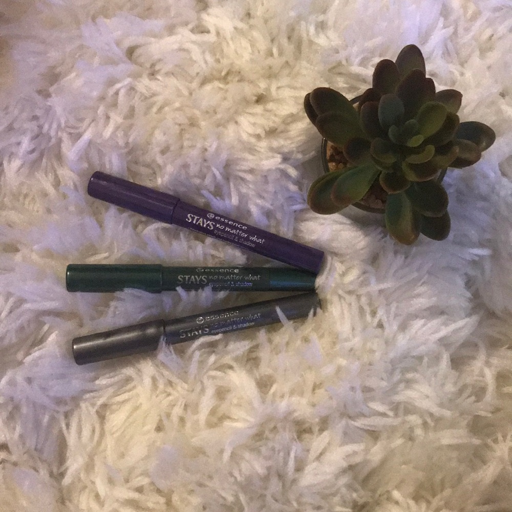 NEW ESSENCE STAYS NO MATTER WHAT EYEPENCIL& SHADOW